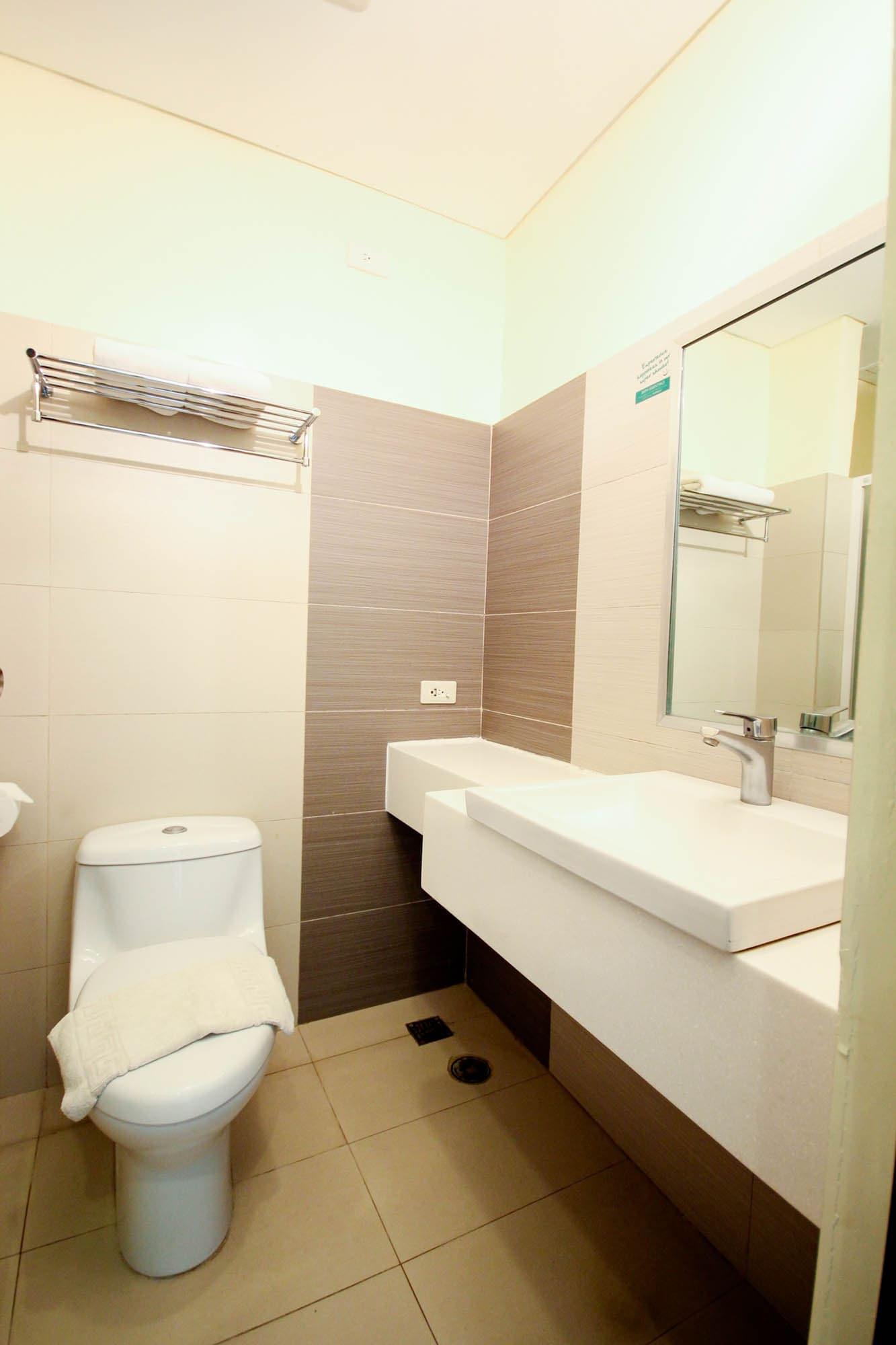 Go Hotels Lanang - Davao City Extérieur photo